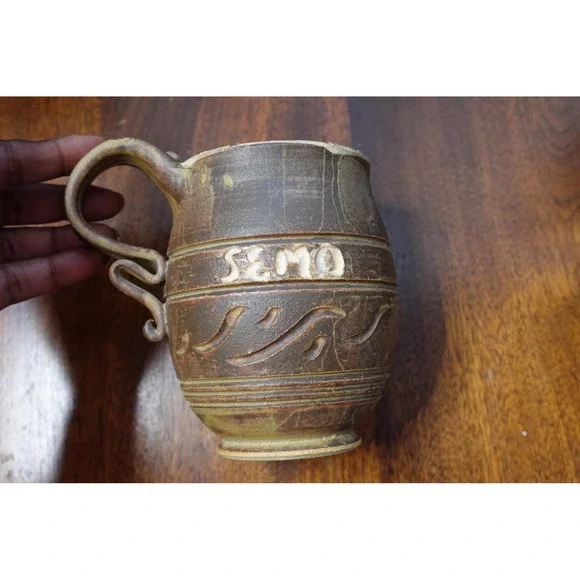 Rare pottery decorative handle high gloss interior mug with artist signature‎